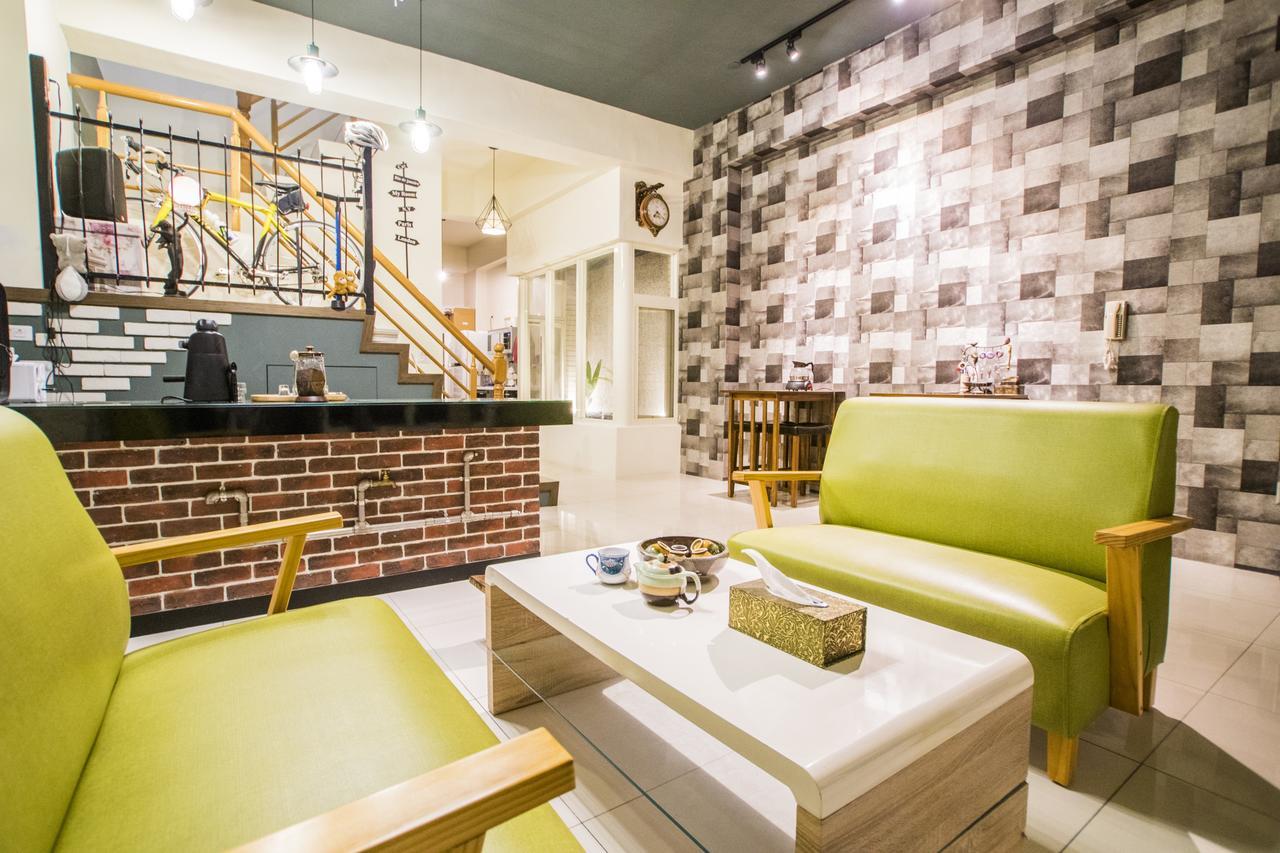 Railway Traveler B&B T'ai-tung Dış mekan fotoğraf