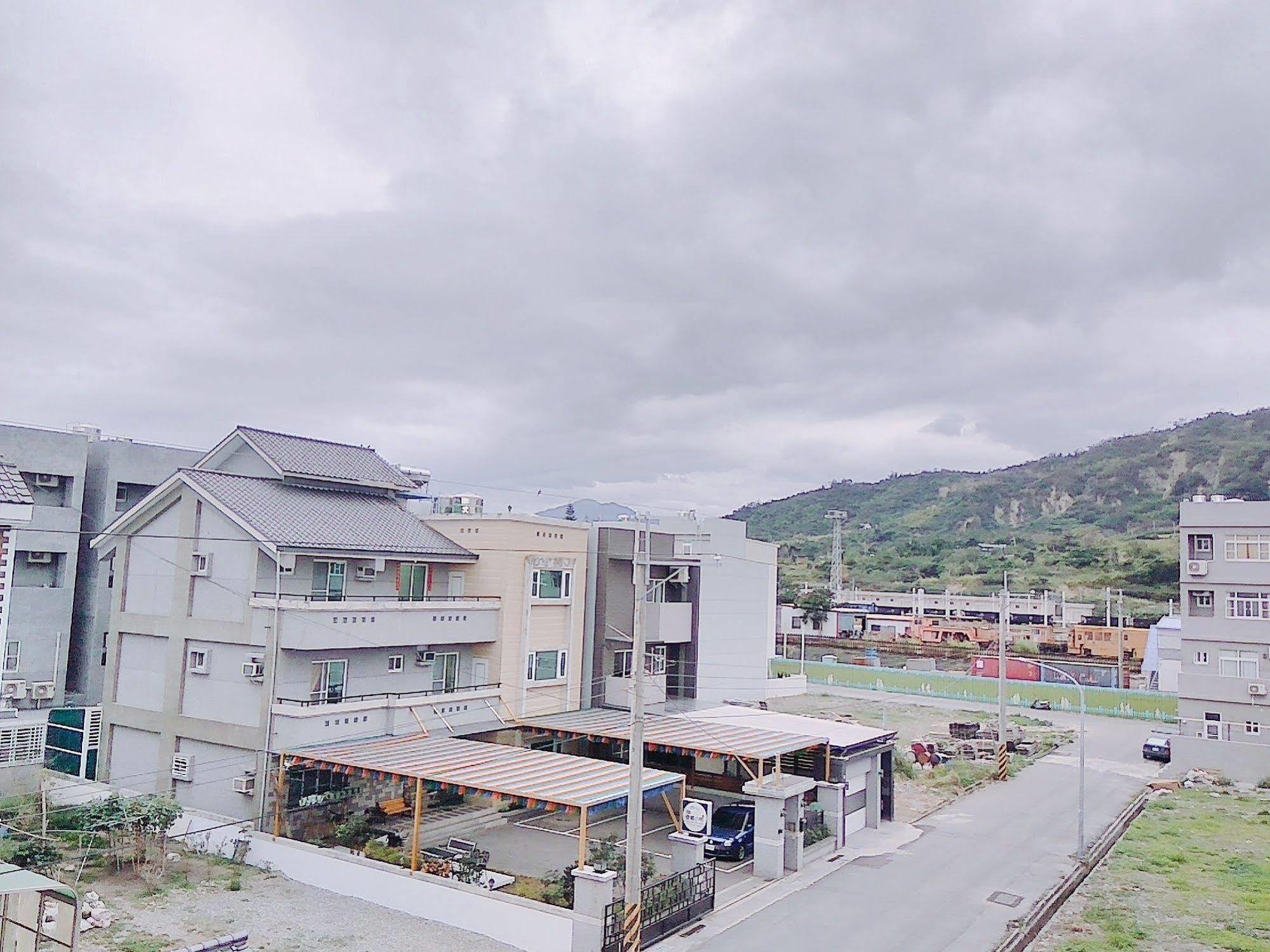 Railway Traveler B&B T'ai-tung Dış mekan fotoğraf